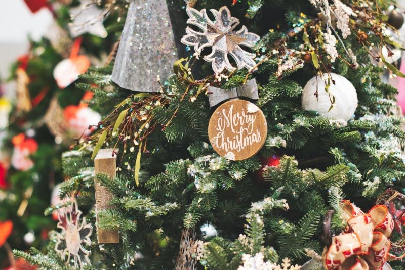 Knock yourself out with these simple Christmas decoration ideas